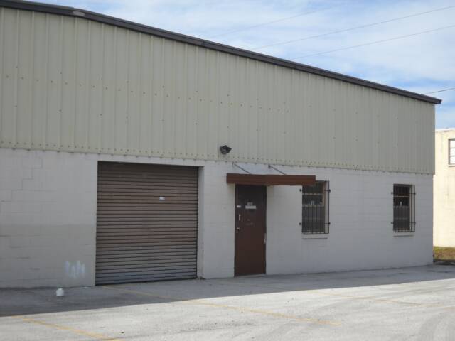 1800 SF centrally air conditioned warehouse for rent